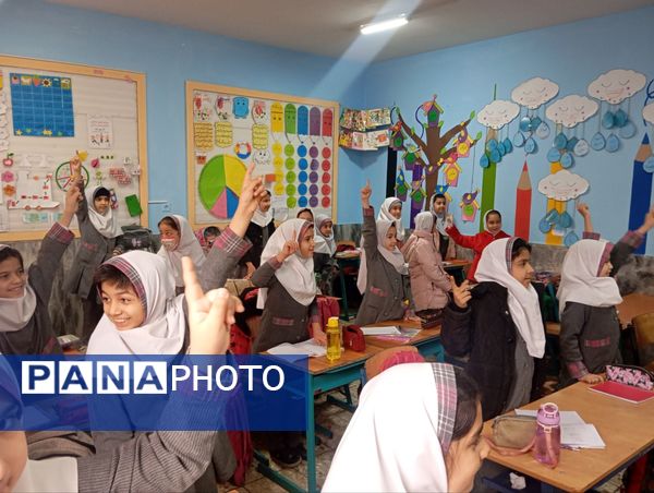 صبحانه سلامت با تم پرچم در دبستان نرجس 