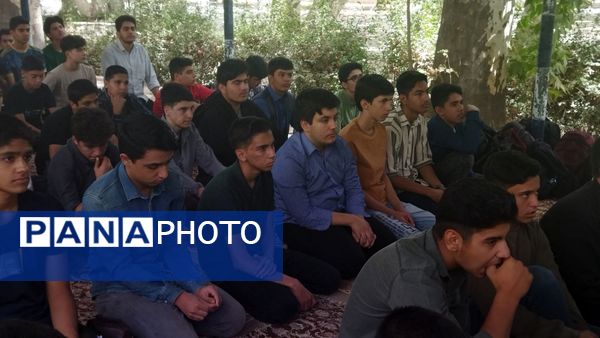 اولین نماز جماعت پایه دهمی ها همراه با کادر دبیرستان شاهد ابوذر غفاری 