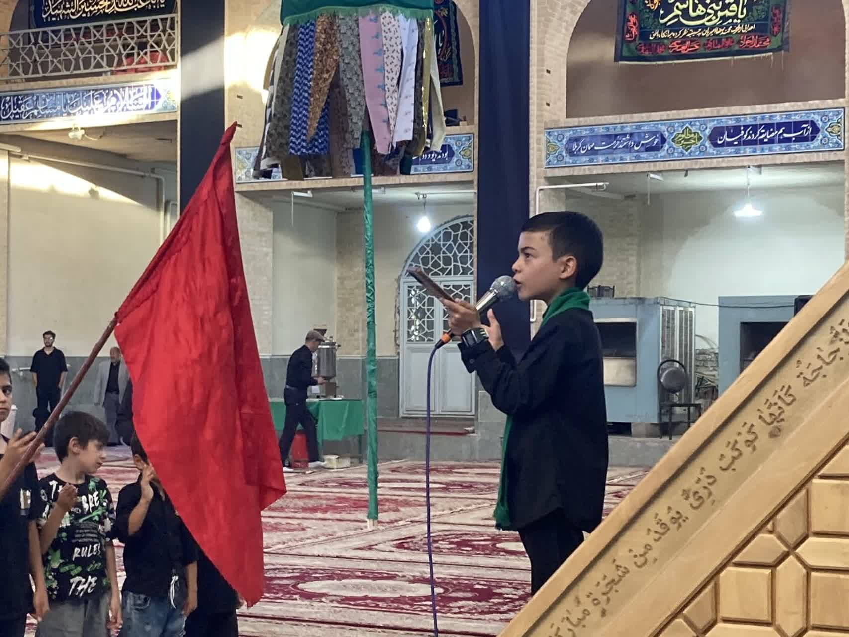 احلی من العسل؛ تجلی عشق نوجوانان به امام  حسین(ع)