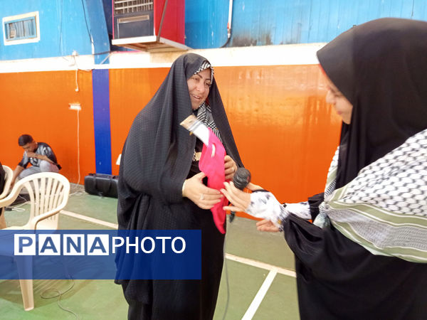 تقدیر از دختران برگزیده مسابقات ورزشی در شهر جعفریه قم