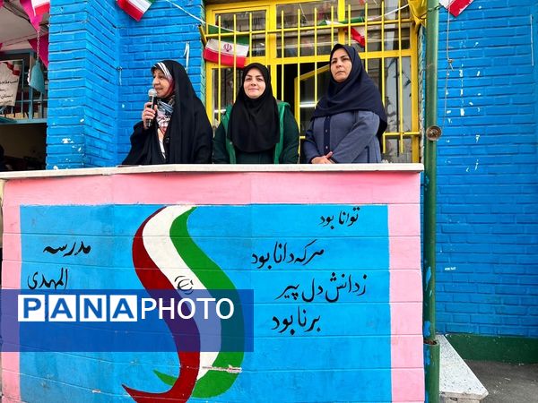 نواختن زنگ انقلاب در دبستان‌المهدی ناحیه 2 کرج 