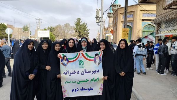  مشقِ اقتدارِ دخترانِ سرخسی در مطلعِ فجرِ ۴۷