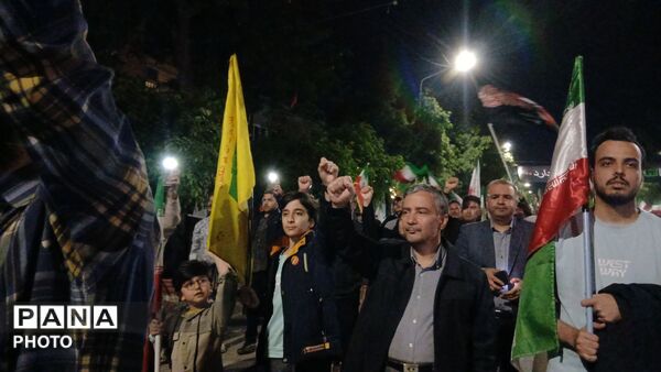 مشت ها بر فراز آسمان نیشابور نمایان شد 