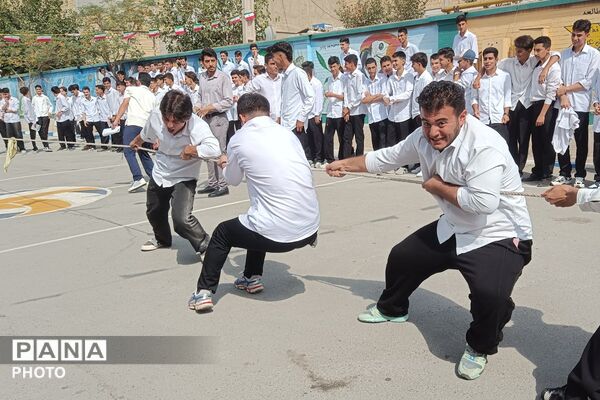 رقابت پرهیجان طناب‌کشی در بهارستان دو