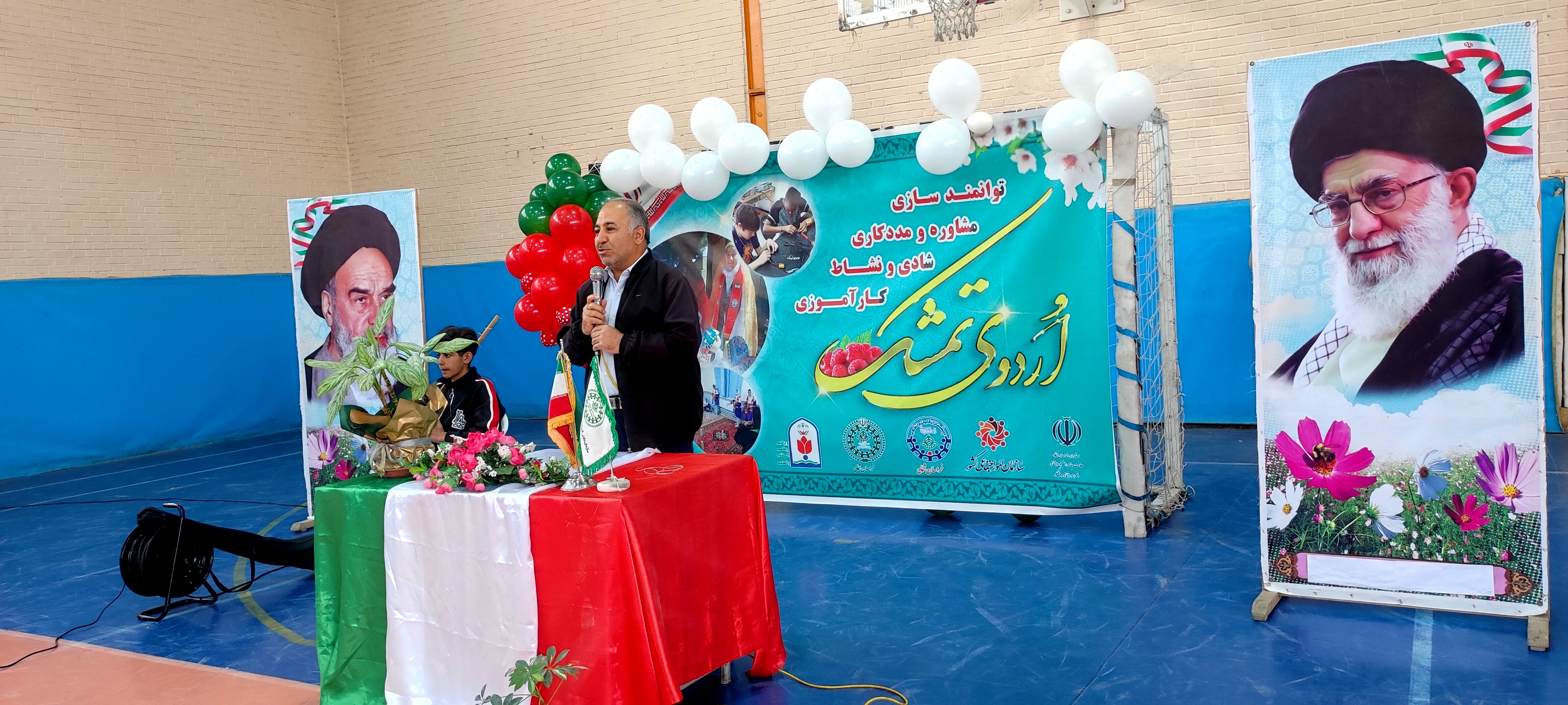 افتتاحیه اردوی تمشک پسران در سالن ۱۳ آبان شهرستان شیروان