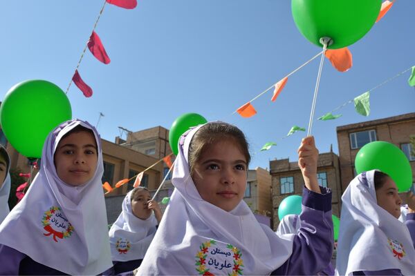 جشن میلاد حضرت زینب(س) با حضور مادران پرستار در دبستان علویان بهارستان‌دو