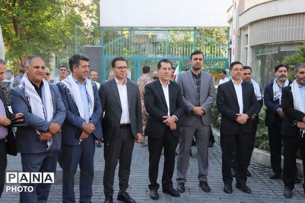 مراسم صبحگاه مشترک بسیج فرهنگیان تهران بزرگ در اداره کل آموزش و پرورش