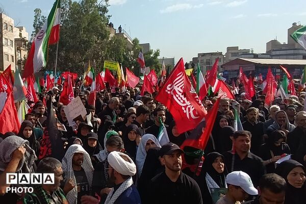 اجرای گروه سرود ریحانه‌الحسین پردیس در مراسم تشییع  رهبر شهید