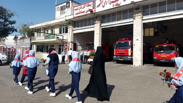 تجلیل از آتش نشانان قهرمانان حماسه آفرین در محل ایستگاه ۵ آتش نشانی مشهد