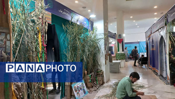 آماده‌سازی غرفه‌های نمایشگاه هفته دفاع مقدس استان قم
