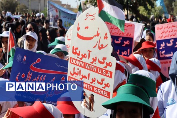 حضور پرشور دانش‌آموزان پاکدشتی در راهپیمایی روز ۱۳ آبان