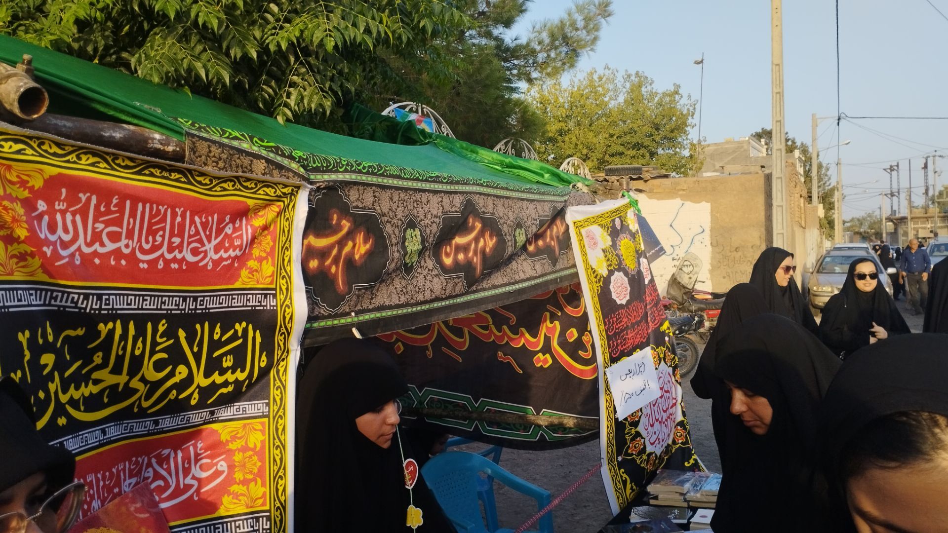 برپایی موکب بین راهی در مراسم پیاده روی جاماندگان اربعین شهرستان خلیل آباد 
