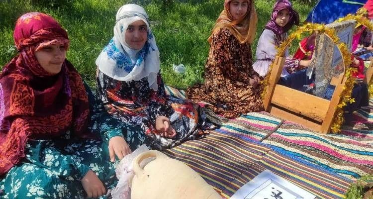 جشنواره بومی و محلی موجب ایجاد شور، نشاط و همدلی در بین دانش‌آموزان می‌شود
