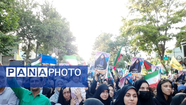 جلوه‌هایی از اجتماع مردم بجنورد در تجلیل از بانوی شجاع رسانه ملی