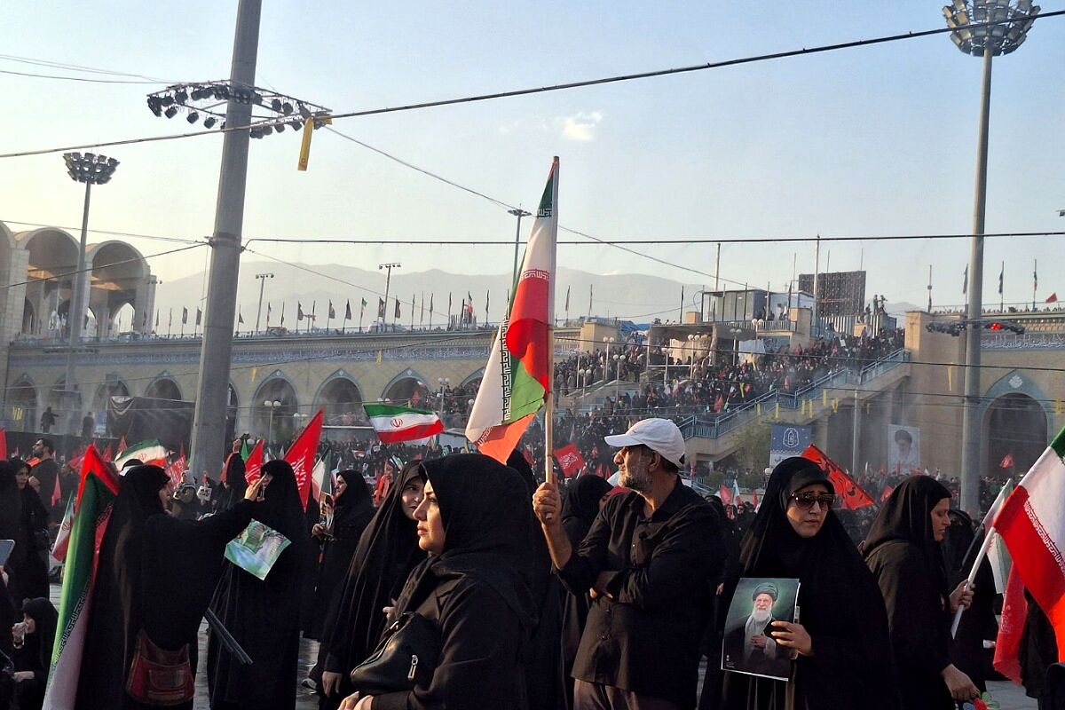 شکوه بدرقه آقای شهید ایران با رمز "باید برخاست" چشم‌های جهانیان را خیره کرد