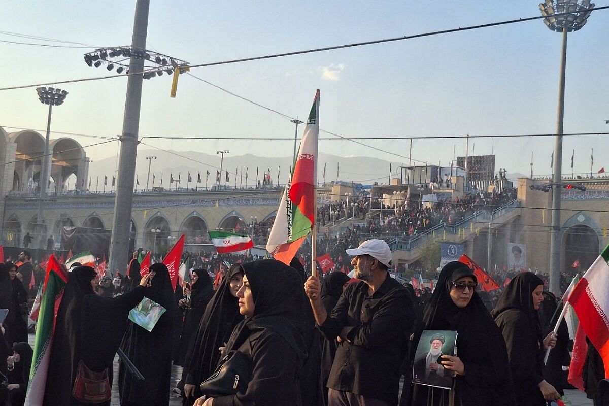 شکوه بدرقه آقای شهید ایران با رمز "باید برخاست" چشم‌های جهانیان را خیره کرد