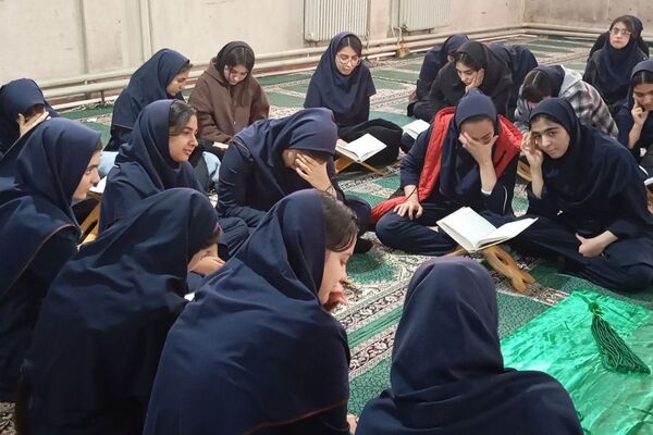 افتتاحیه محفل انس با قرآن‌کریم در دبیرستان جوادالائمه بهارستان‌دو