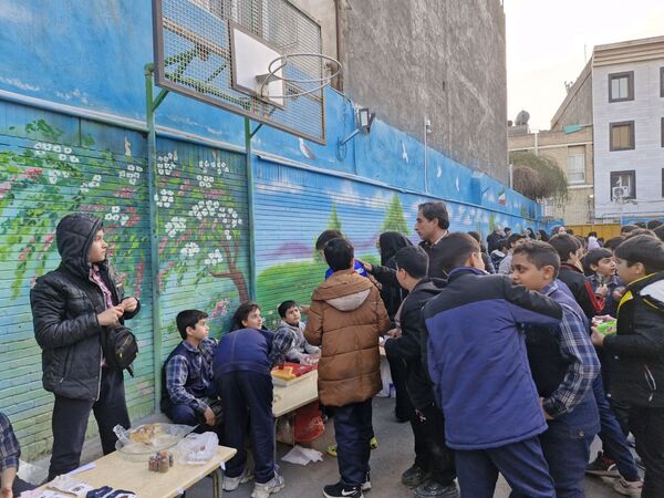  بازارچه دانش آموزی به مناسبت سالگرد پیروزی انقلاب اسلامی در دبستان پسرانه پاسدارن ناحیه ۳