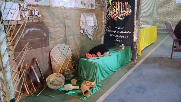 نور قرآن در ایام فاطمیه دبستان استقلال حاجی‌آباد را روشن کرد