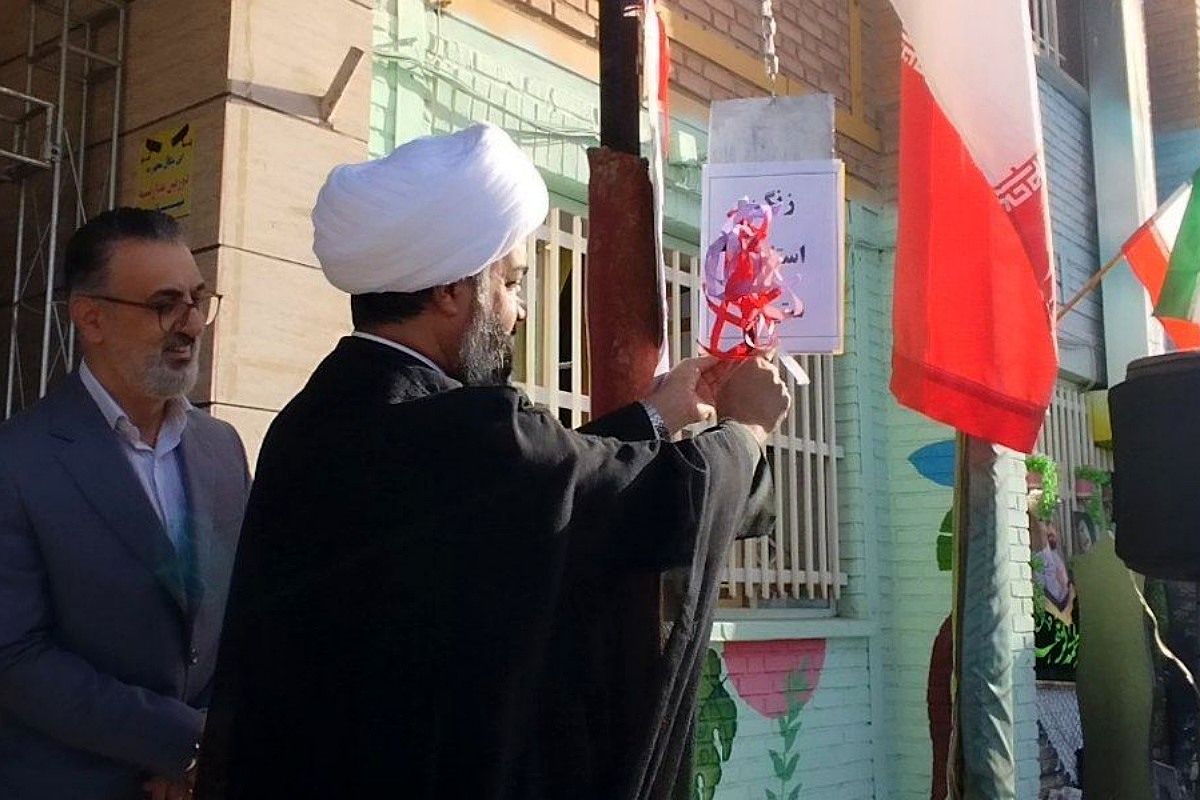 نواختن زنگ استکبارستیزی در دبیرستان ریحانه النبی باقرشهر 