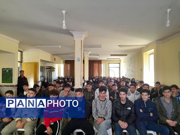 کارگاه مشاوره تحصیلی ـ انگیزشی ویژه دانش‌آموزان مقطع متوسطه دوم شهرستان سیروان