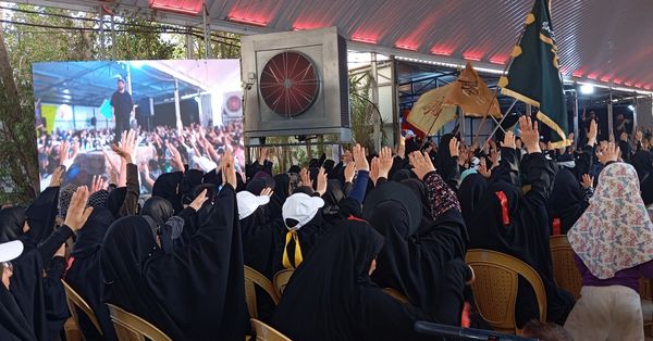 حضور پر شور مردم امام حسینی در پیاده روی اربعین