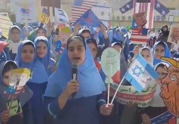 ۱۳ آبان؛ روز شکستن هیمنه استکبار جهانی در دبستان ام البنین گرامی داشته شد