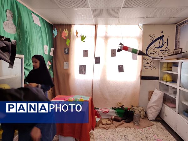 فضا‌سازی مدرسه انقلاب در هنرستان بصیرت آشخانه