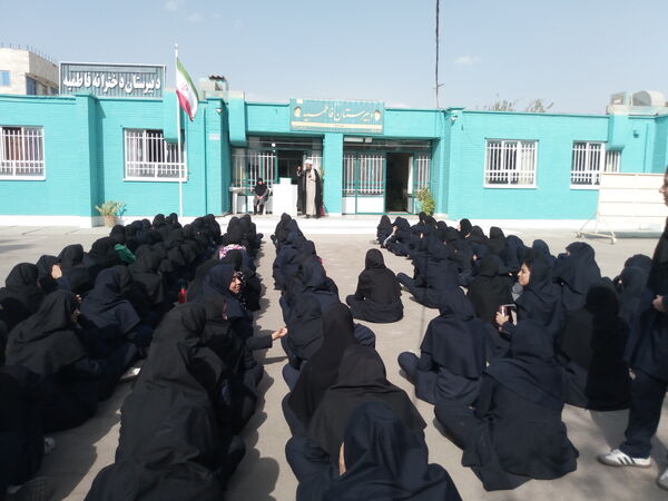 برگزاری گفتمان مهدوی در دبیرستان فاطمیه