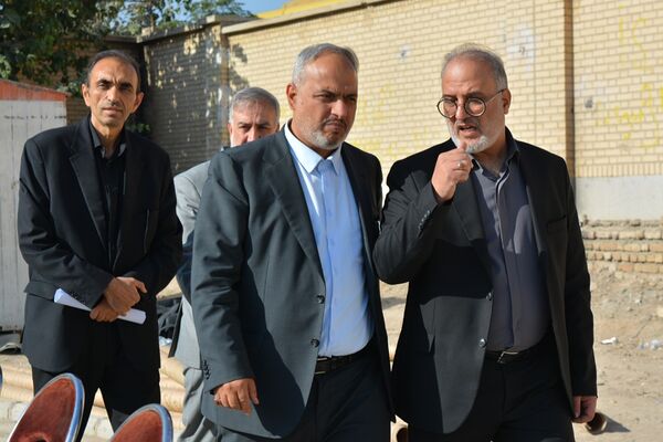 بازدید مدیران‌کل آموزش و پرورش و سازمان نوسازی مدارس استان تهران از زمین چمن روستای اورین