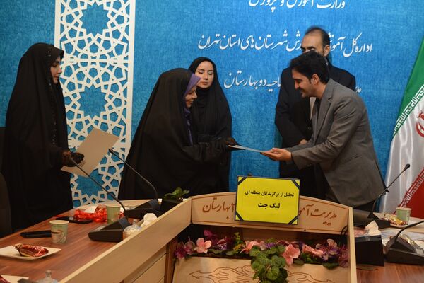 تقدیر از برگزیدگان لیگ جت در سالن فرهنگ بهارستان‌دو