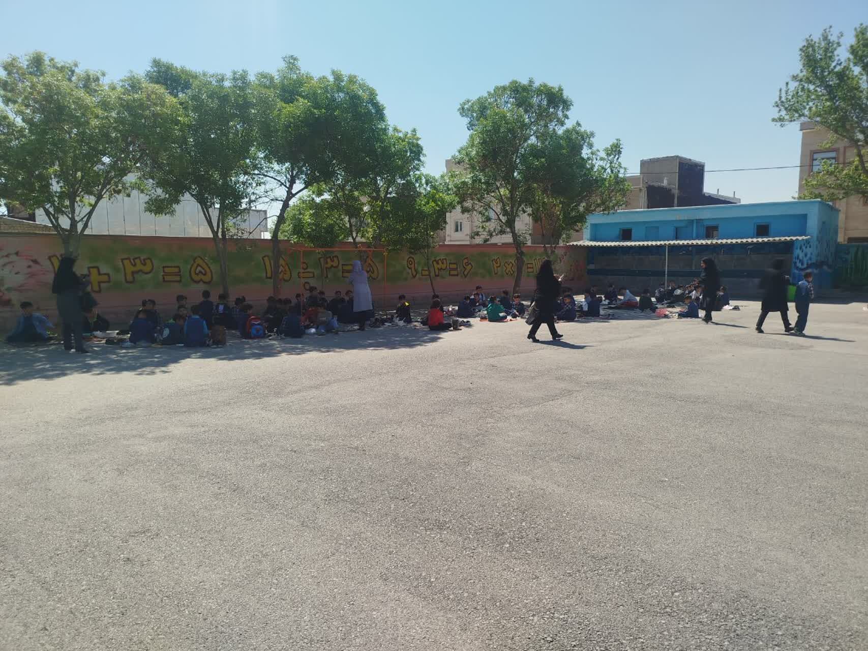 صبحانه سلامت در مدرسه پسرانه مبین شیروان