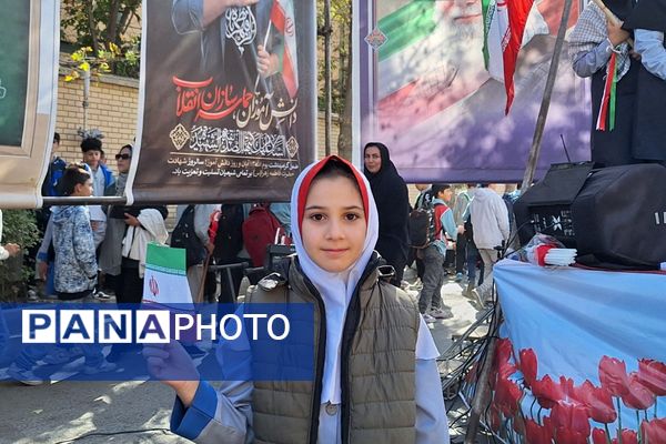 برگزاری راهپیمایی یوم الله ۱۳ آبان با حضور دانش‌آموزان و مسئولین در صفادشت 