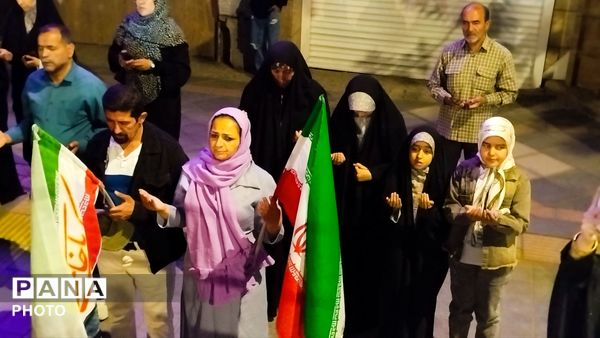 ما صحنه را خالی نمی کنیم