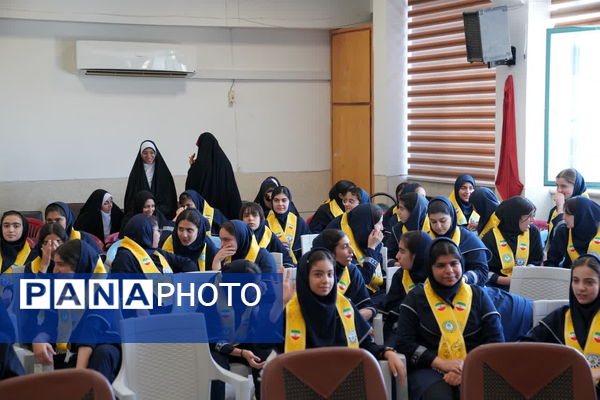 همایش استانی سپاس مربی با حضور پرشور دانش‌آموزان پیشتاز وخبرنگار پانای استان اصفهان