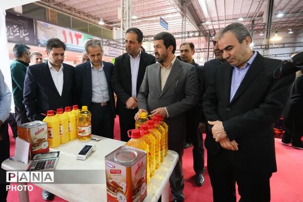 افتتاح نمایشگاه کالاهای اساسی استان در همدان