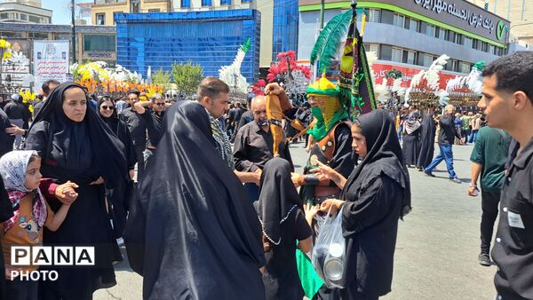 خیابان‌های منتهی به حرم، مملو از زائران رضوی
