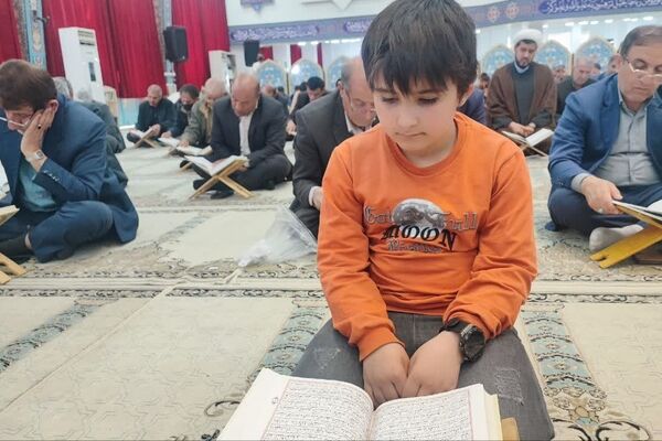محفل انس با قران در حسینه ثارالله یاسوج 