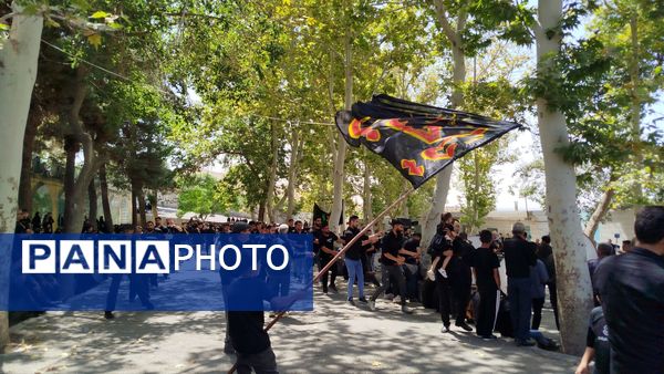 عزاداری ظهر  عاشورا در خیابان‌های شهر نیشابور 