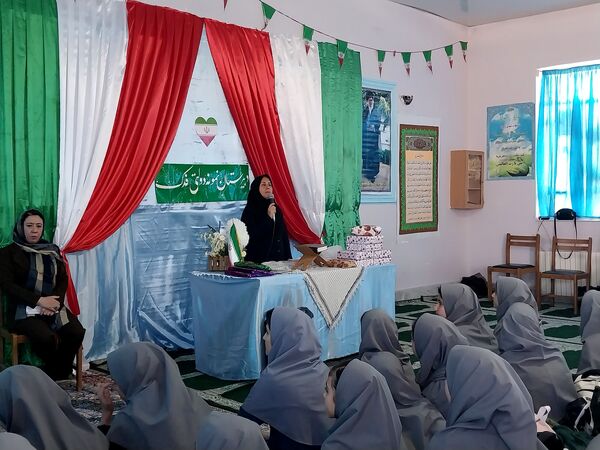 تقدیر از دانش‌آموزان برتر آموزشگاه فدک فاروج 