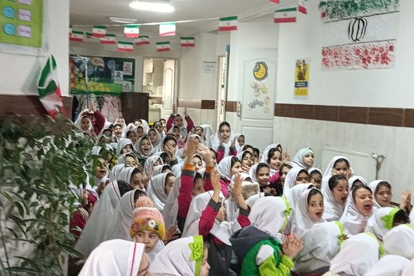 کودکان غرفه‌داران جشن میلاد موعود