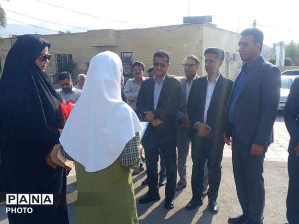 استقبال از مدیرکل آموزش و پرورش هرمزگان در حاجی‌آباد