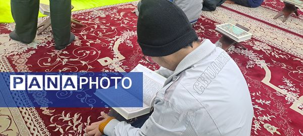 ضیافت افطاری و قرائت جزء هفتم قرآن کریم در مسجدالرضای نیشابور 