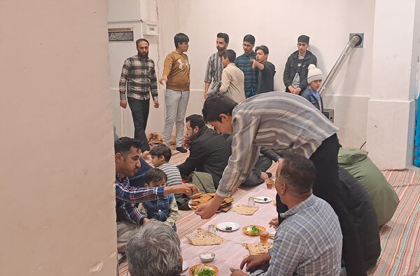 ضیافت افطاری و قرائت جزء هفتم قرآن کریم در مسجدالرضای نیشابور 