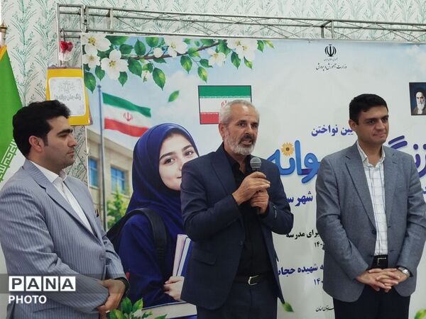 آیین «زنگ جوانه‌ها» در دبیرستان شهیده حجاب سمنان