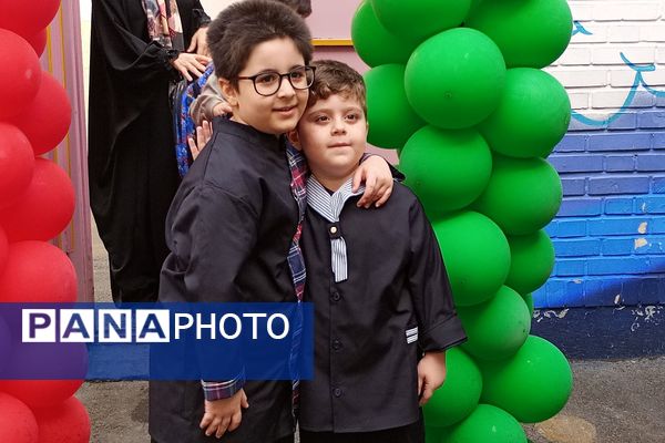 برگزاری جشن شکوفه‌های کلاس اولی دربهارستان‌دو