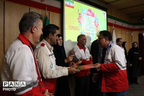 آیین تجلیل از کارکنان و خانواده‌های هلال‌احمر استان همدان همزمان با دهه امامت و ولایت