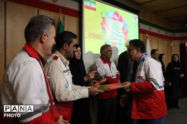 آیین تجلیل از کارکنان و خانواده‌های هلال‌احمر استان همدان همزمان با دهه امامت و ولایت