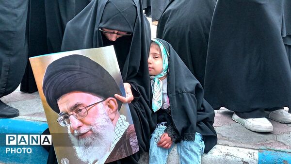 اجتماع مردم شهید پرور شهرستان فاروج در میدان رضوی در پی شهادت آیت الله العظمی امام خامنه‌ای (رضوان الله تعالی علیه) 