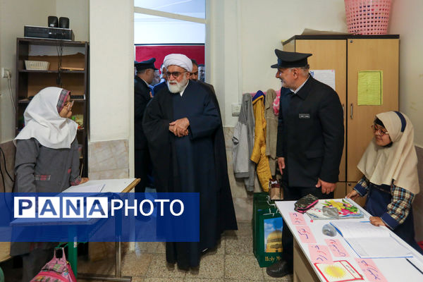 حضور تولیت آستان قدس رضوی در جمع دانش‌آموزان با آسیب بینایی مشهد